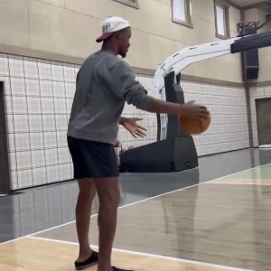 恢复得这么好啊！受伤不足三个月 巴特勒已经开始试射三分了